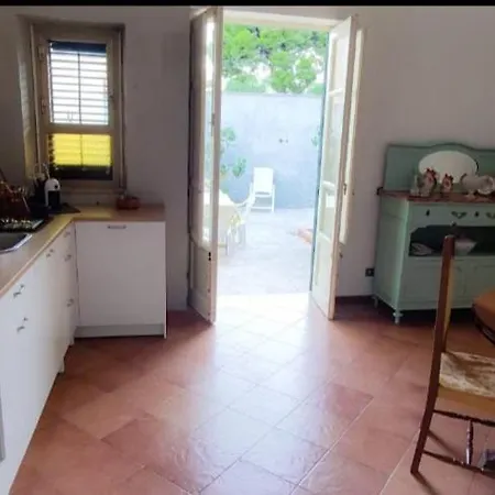 Apartment Cirissi *